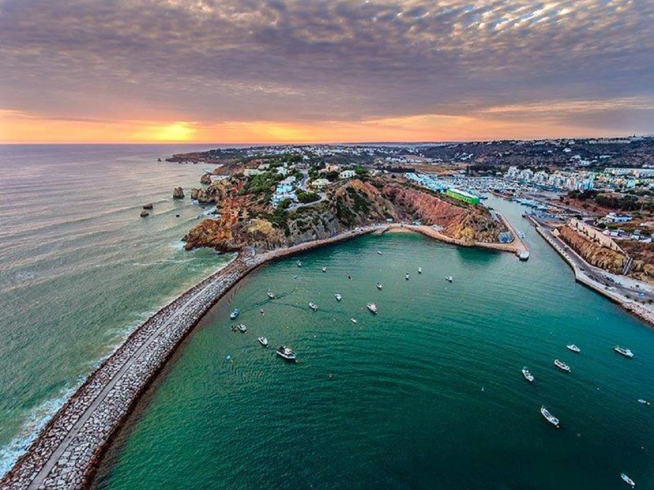Vista Das Ondas Olhos De Agua Apartment Exteriör bild